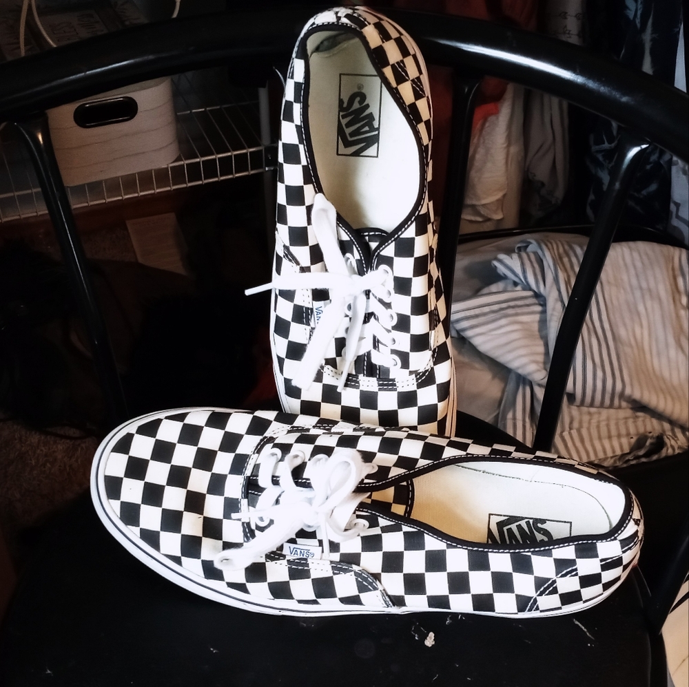 Men's size 12 Vans Old Skool checkered Shoes